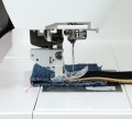 Janome-MC6700P-AcuFeed-Flex-szycie-jeansu-paski.jpg